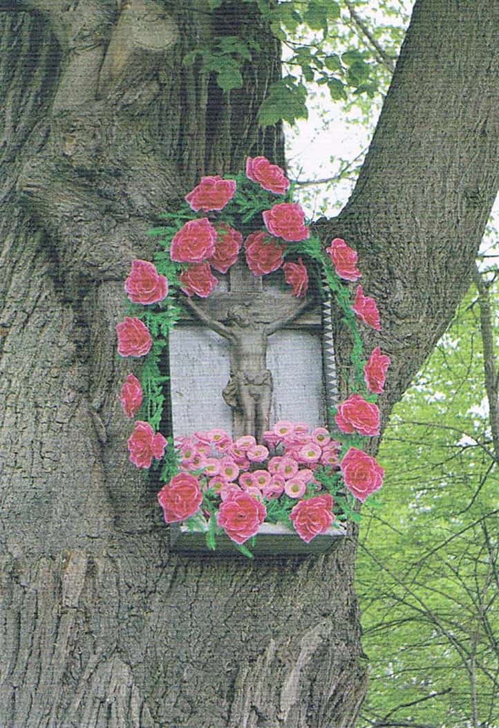 Kapliczka przydrożna na lipie w Górnej Giedlarowej