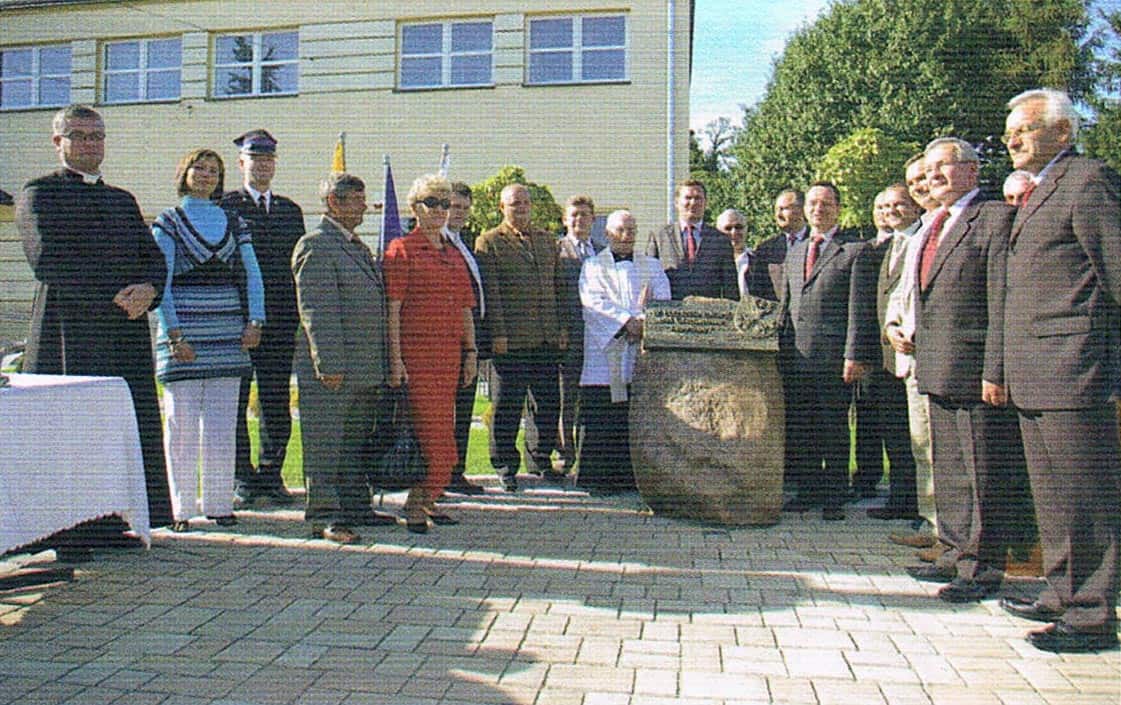 Odsłonięcie tablicy upamiętniającej Jubileusz 600-lecia Giedlarowej 2008 r.