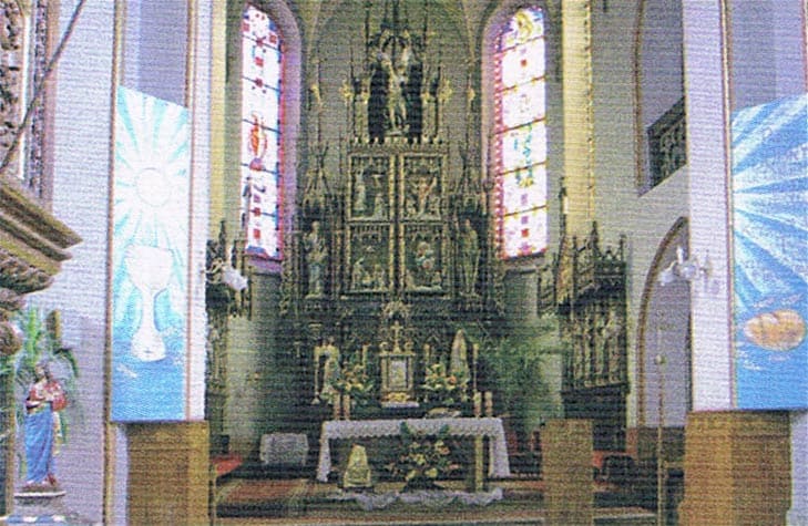 Ołtarz główny w kościele w Giedlarowej