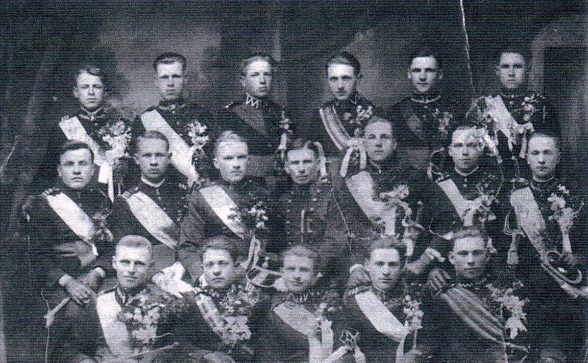 Giedlarowska Straż Grobowa po 1921 r. pod komendą Michała Drzewickiego. Z kroniki Straży Grobowej