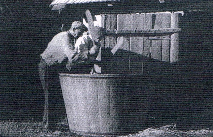 Kiszenie kapusty w Giedlarowej, fot. ze zbiorów ME w Rzeszowie 1958 r.