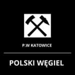 Logo: skrzyżowany młotek i kilof nad napisem „P.W KATOWICE” oraz pogrubionym napisem „POLSKI WĘGIEL”.
